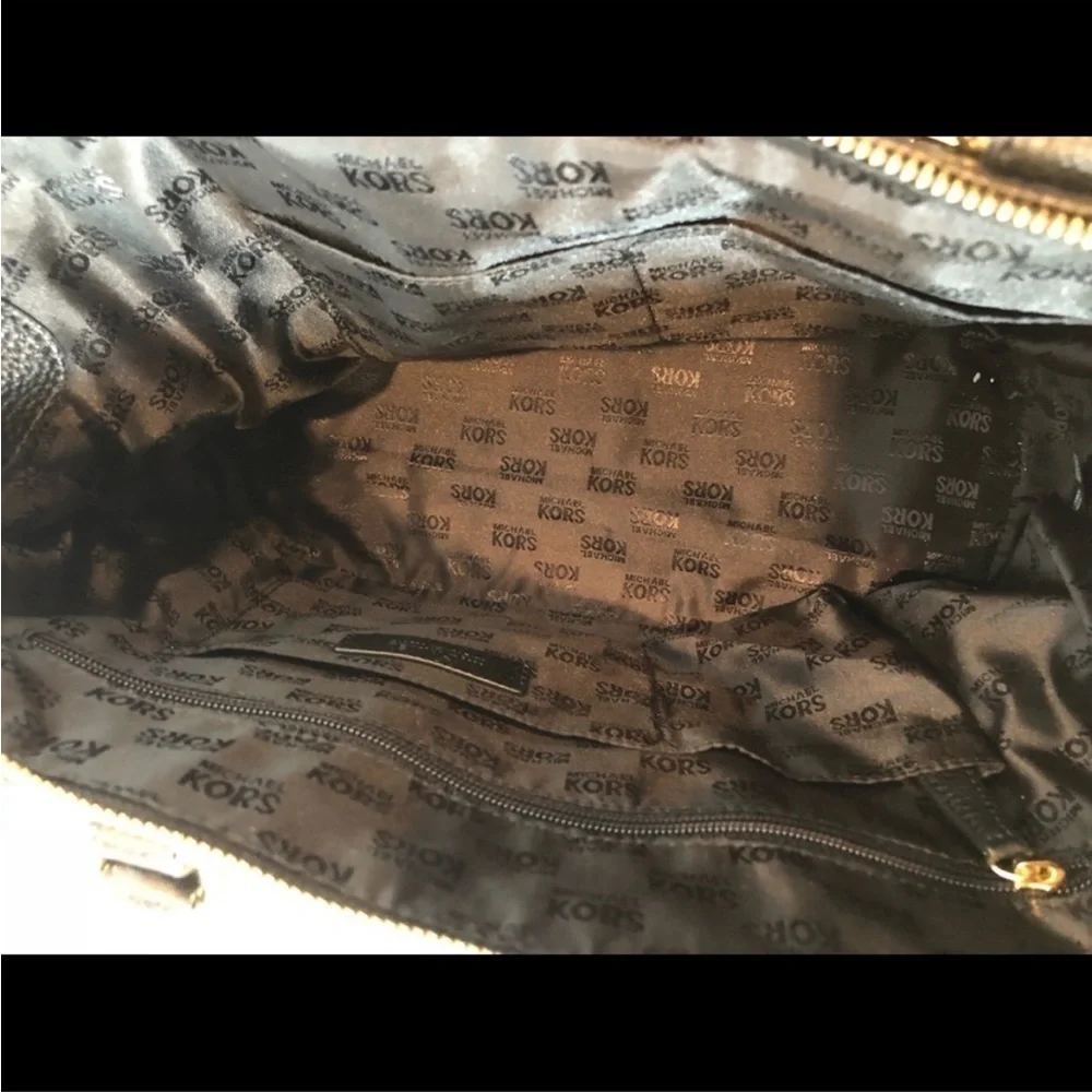 Michael Kors leather bag - Picture 6 of 8